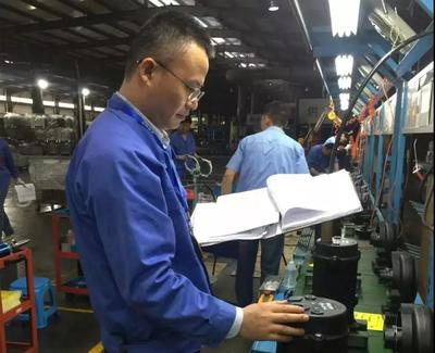 南方泵業員工鮑建德榮獲余杭區勞模榮譽稱號，引領技術推廣新篇章
